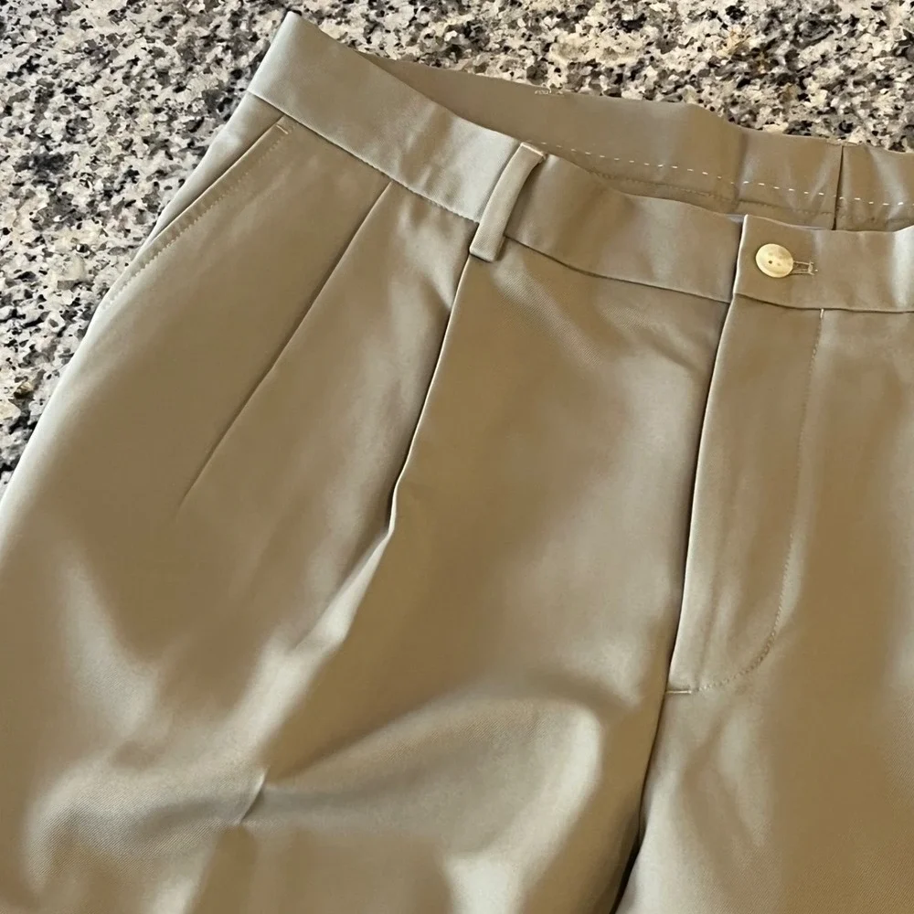 NWT Van Heusen Premium No Iron‎ Classic Fit Pleat Pants Mens 36x32 Khaki Cuffed